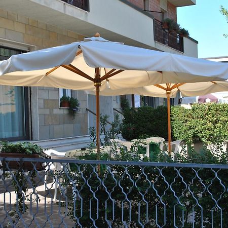 Albergo "Da Mario" Пианоро Екстериор снимка
