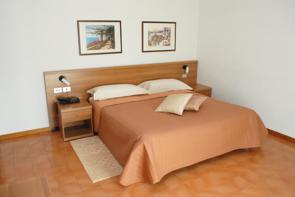 Albergo "Da Mario" Пианоро Стая снимка