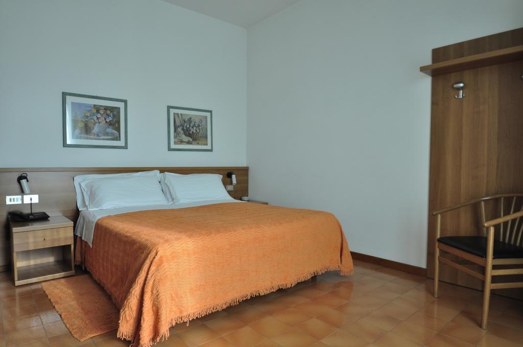 Albergo "Da Mario" Пианоро Екстериор снимка