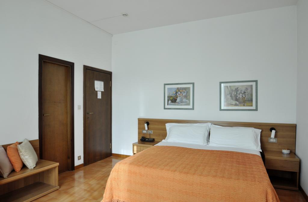 Albergo "Da Mario" Пианоро Екстериор снимка