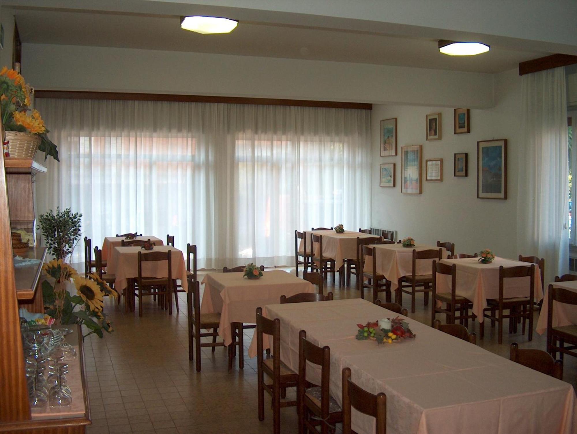 Albergo "Da Mario" Пианоро Екстериор снимка