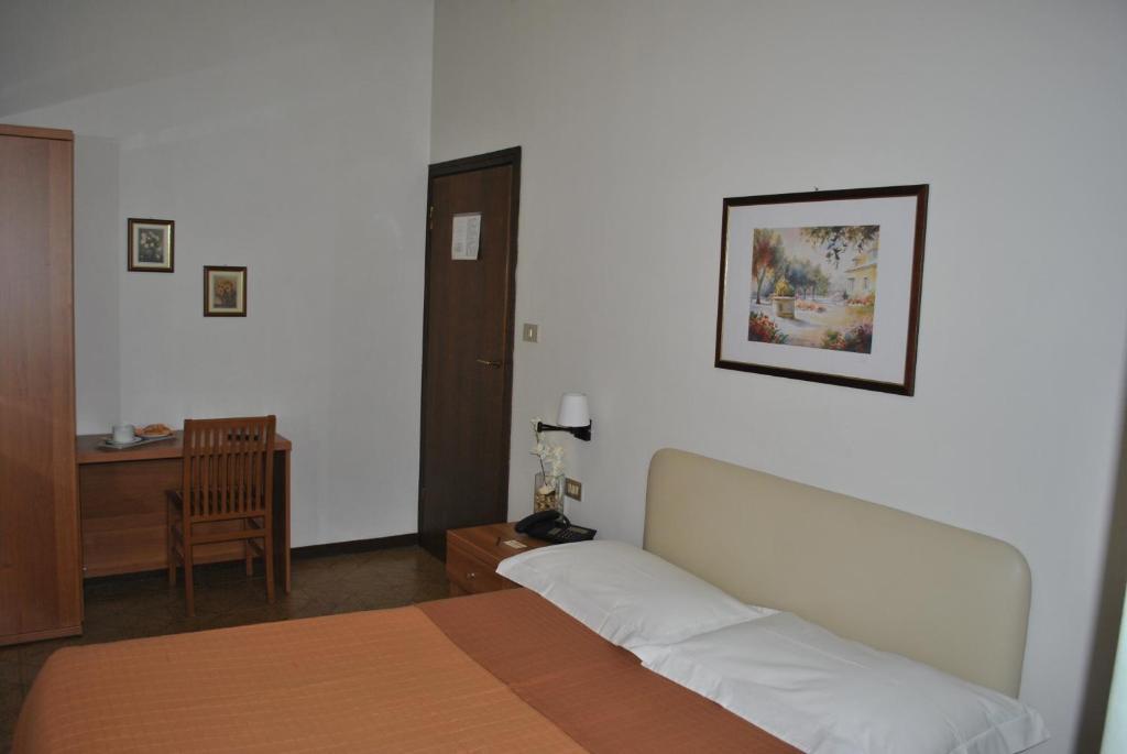 Albergo "Da Mario" Пианоро Стая снимка