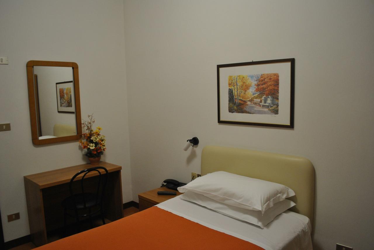 Albergo "Da Mario" Пианоро Екстериор снимка