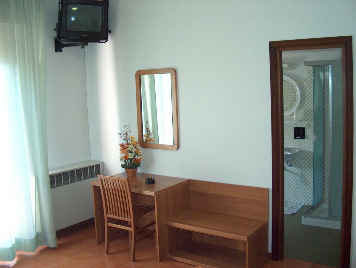 Albergo "Da Mario" Пианоро Екстериор снимка